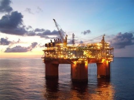 illustration-plate-forme-illuminée_extraction-offshore illustration-plate-forme-illuminée_extraction-offshore