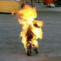 Mohamed Tarek Bouazizi en flammes immolation de Mohamed Tarek Bouazizi