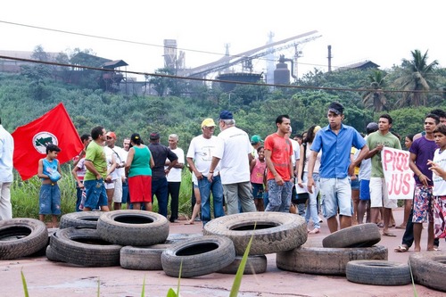 1-manif contre pollution industrielle en Amazonie, Brésil photo 1 de protestataires contre pollution en région Amazone, au Brésil