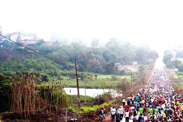 3-manif contre pollution industrielle en Amazonie, Brésil photo 3 de protestataires contre pollution en région Amazone, au Brésil