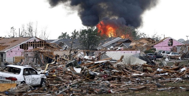 dégâts faits par tornade du 20 mai 2013 en Oklahoma photo montrant des dégâts provoqués par tornade, 20/05/2013, Oklahoma