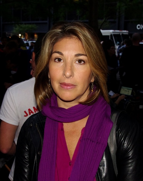 Naomi Klein soutenant le mouvement Occupy-Wall-Street en 2011 photo de Naomi Klein, âgée de 42 ans, solidaire de Occupy-Wall-Street