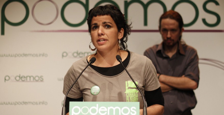 Teresa Rodriguez, Podemos, elle -peut- et va pouvoir au Parlement européen... photo de Teresa Rodriguez, euro-députée espagnole, à la tribune