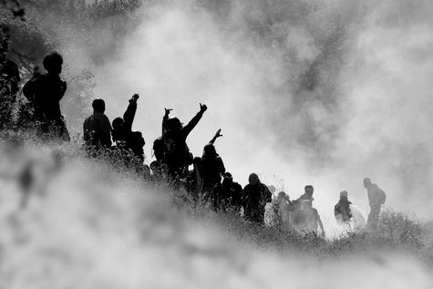 photo de militants No TAV gazs dans le Val di Susa, Italie