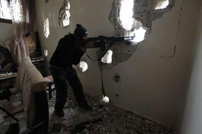 photo d'un snipper, combattant pour l'ASL en Syrie, Homs