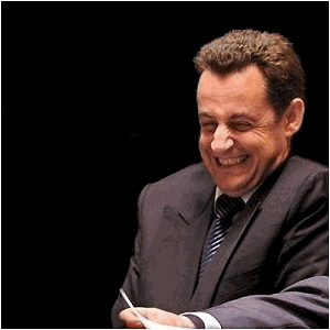 Nicolas Sarkozy se réjouissant de ses tours... Photo animée de Nicolas Sarkozy tressautant de rire