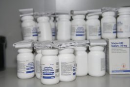 exemple de conditionnement de médicaments illustration avec lot de médicaments en stock