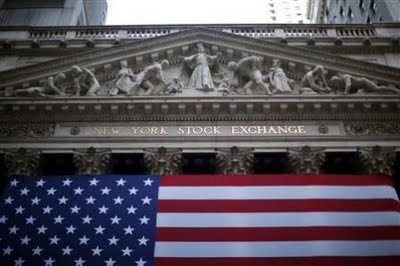 photo de l'entre de Wall-Street avec banire des USA