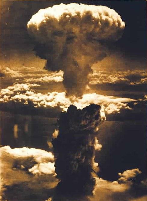 photo de l'explosion de la bombe atomique sur Hiroshima au Japon, le 6 aot 1945.