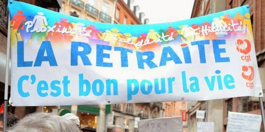 symbole pour préserver les droits à retraite. photo d'une banderole de manifestants, louant la retraite pour la vie.