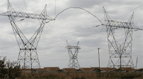 Image anime, humoristique, de pylone-EDF sautant  la corde.
