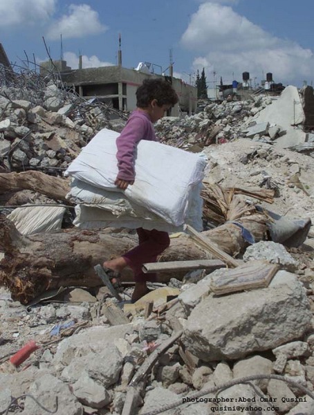 illustration-récit, visions apocalyptiques, massacre des innocents... symbole_chene-et-roseau, enfant au milieu des ruines à Jenine